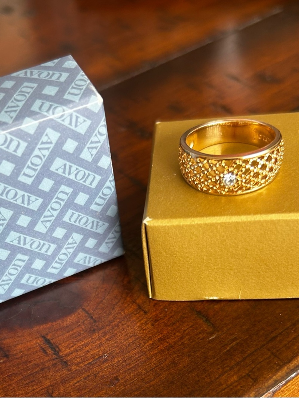 Mesh Gold Tone Signed Avon Women's Ring in original box